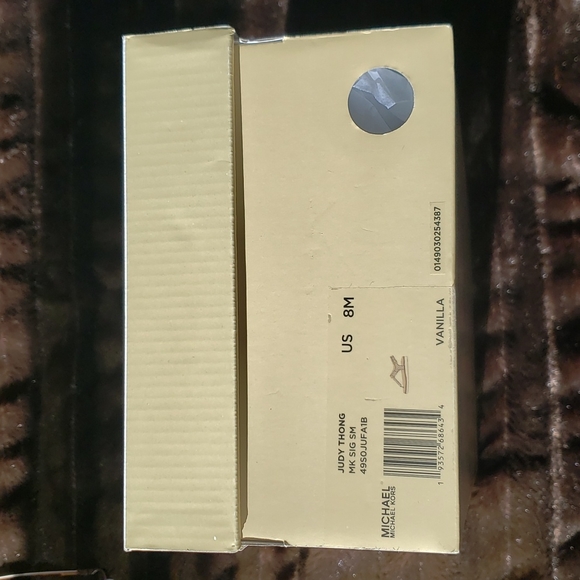 Michael Kors Judy Thong Sandal Vanilla 8M nwt - Picture 9 of 9